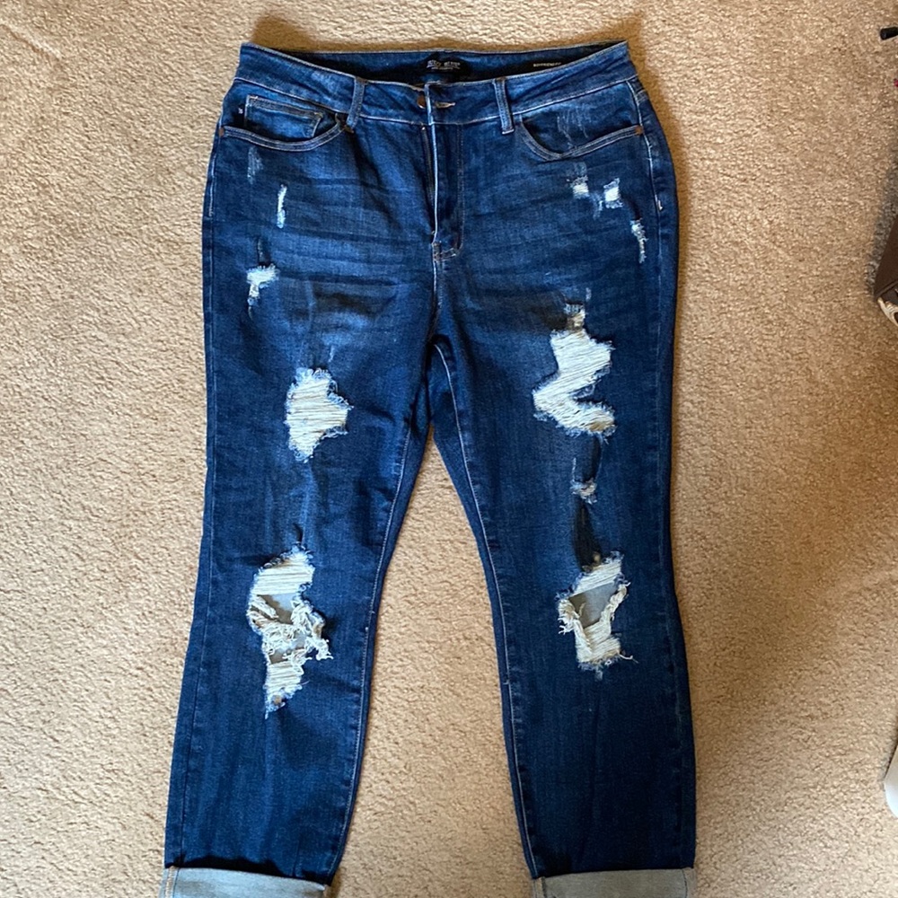 Judy Blue Distressed Boyfriend Jeans